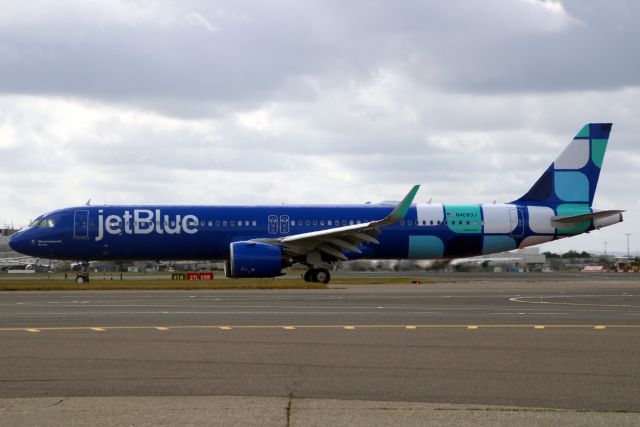 Airbus A321neo (N4083J) - Taxiing to Stand 217 on 16-Jun-23 operating flight JBU7 from KJFK.