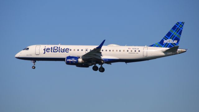 Embraer ERJ-190 (N281JB)