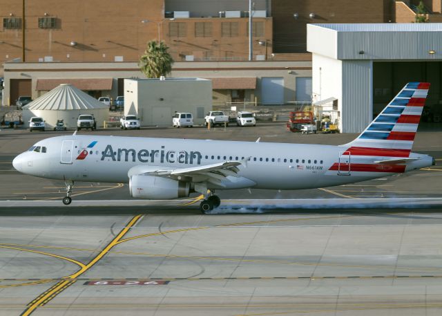 Airbus A320 (N661AW)