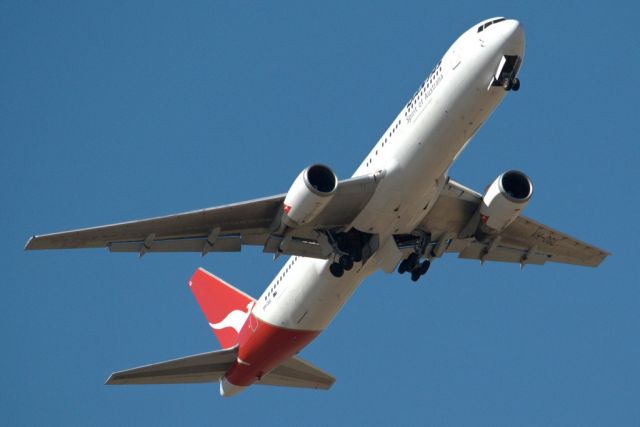 BOEING 767-300 (VH-OGL) - Heading skywards off runway 23. Thursday, 4th April 2013.