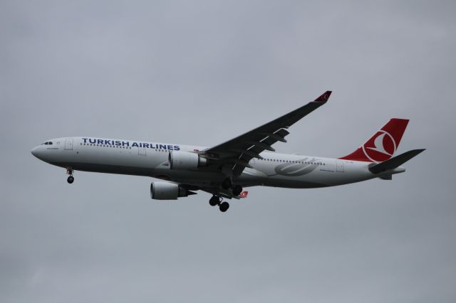 Airbus A330-300 (TC-JOI)
