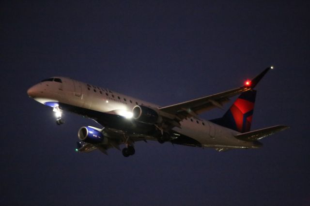 EMBRAER 175 (long wing) (N278SY)