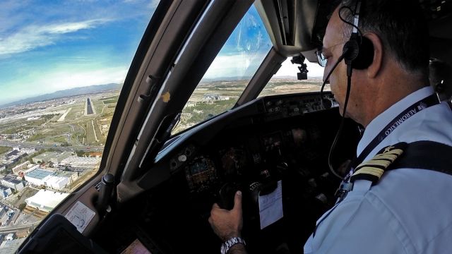 Boeing 777-200 (N745AM) - AeroMexico AM001 on short final at Madrid Airport after a 10h5min flight from Mexico City