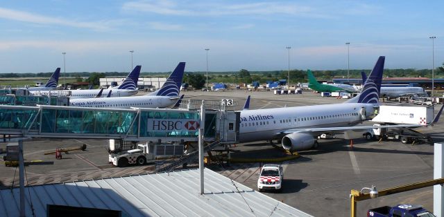 Boeing 737-700 (HP-1714CMP)