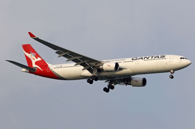 Airbus A330-300 (VH-QPJ)