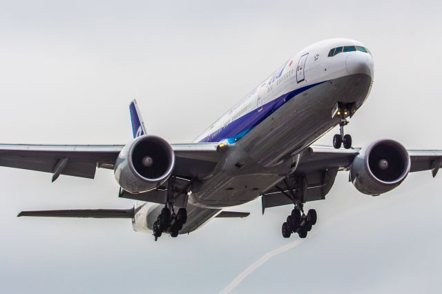 BOEING 777-300ER (JA782A)