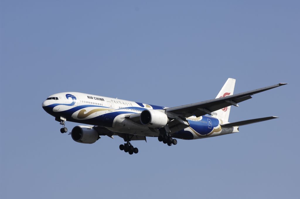 Boeing 777-200 (B-2059) - Final Approach to NRT Airport R/W34L on 2012/01/04 Phoenix Liner c/s