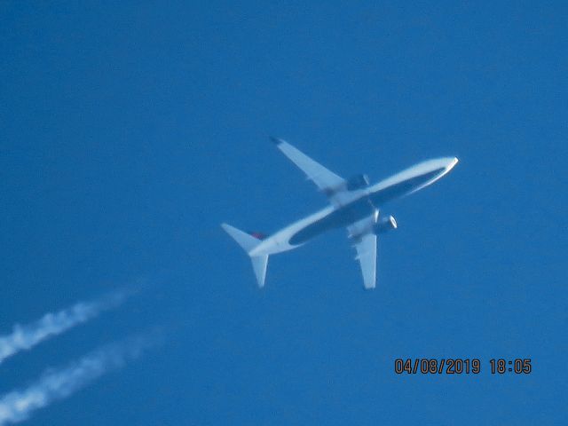 Boeing 737-900 (N826DN)