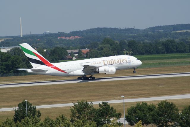 Airbus A380-800 (A6-EDK)