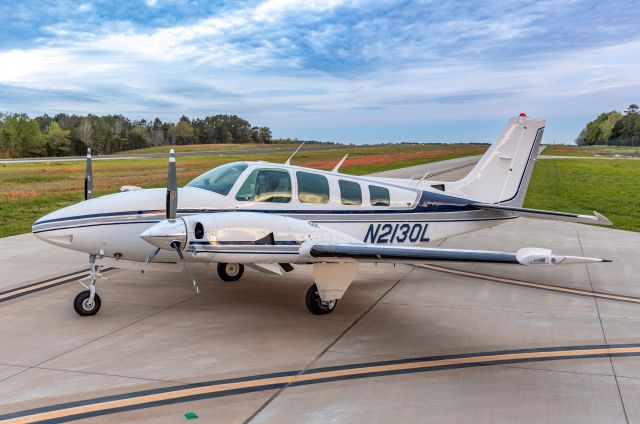 Beechcraft 56 Turbo Baron (N2130L)