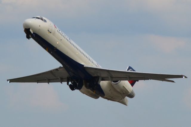 Boeing 717-200 (N992AT) - Departing KCLT - 8/12/18