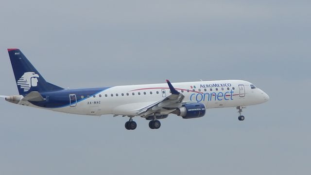 Embraer 170/175 (XA-MAC) - SLI2682 in from MMMX