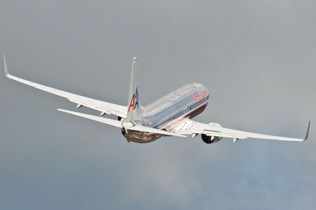 Boeing 737-800 (N906AN)