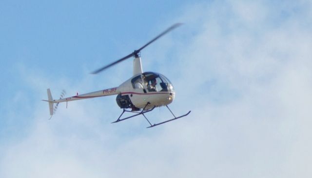 Robinson R-22 (PR-JRF)