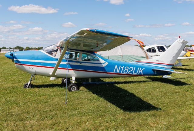 Cessna Skylane (N182UK)