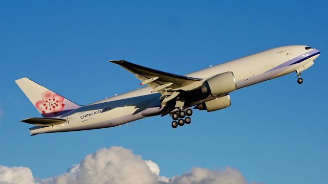 Boeing 777-200 (B-18771) - CAL1710 on rotation from Rwy 16R to begin its delivery flight to TPE on 11.30.20. (ln 1679 / cn 66890)