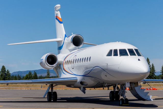 Dassault Falcon 900 (N790T) - A very sleek Falcon 900 resting at a stand (19 July, 2021)