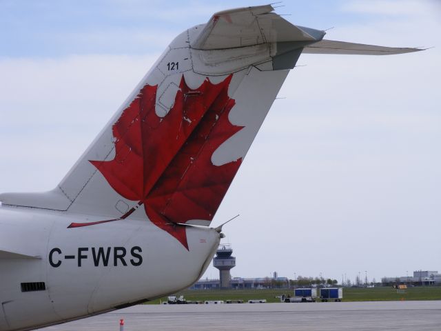 Canadair Regional Jet CRJ-200 (C-FWRS)