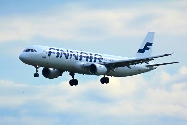 Airbus A321 (OH-LZA)