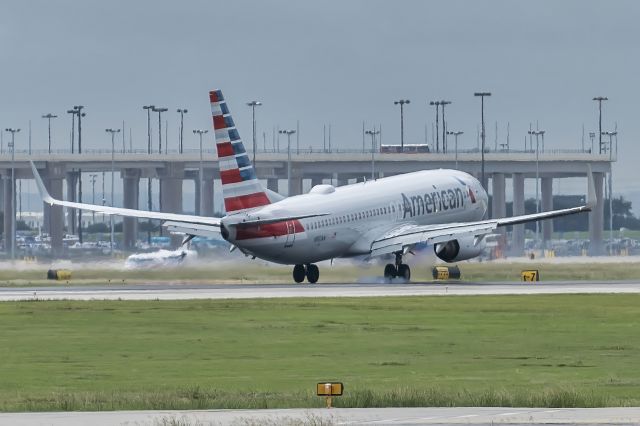 Boeing 737-800 —