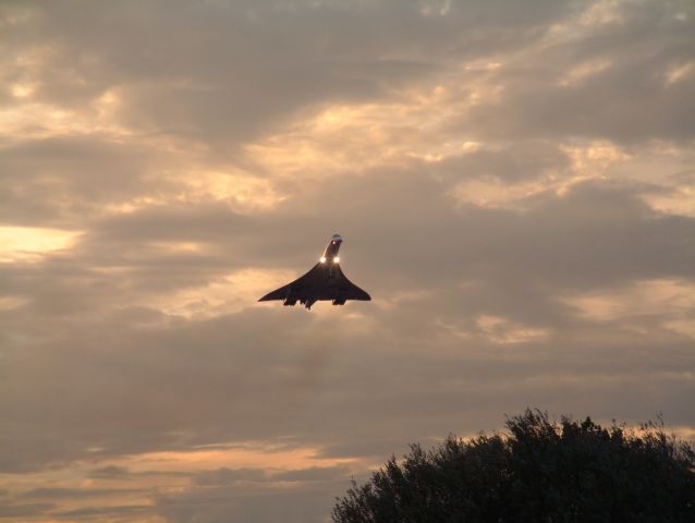 Aerospatiale Concorde (G-BOAD) - British Airways Concorde landing at dusk