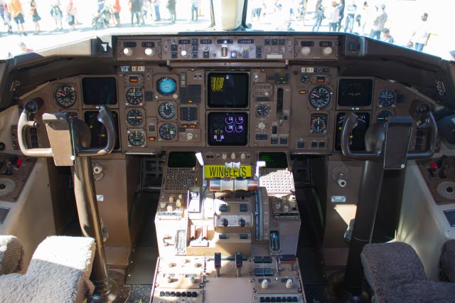 Boeing 757-200 (N597UA)