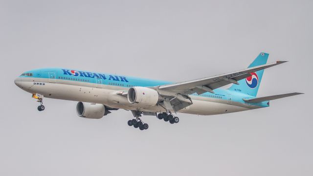 Boeing 777-200 (HL7764) - KAL73 on short finals for runway 23 at YYZ in rain and very low clouds