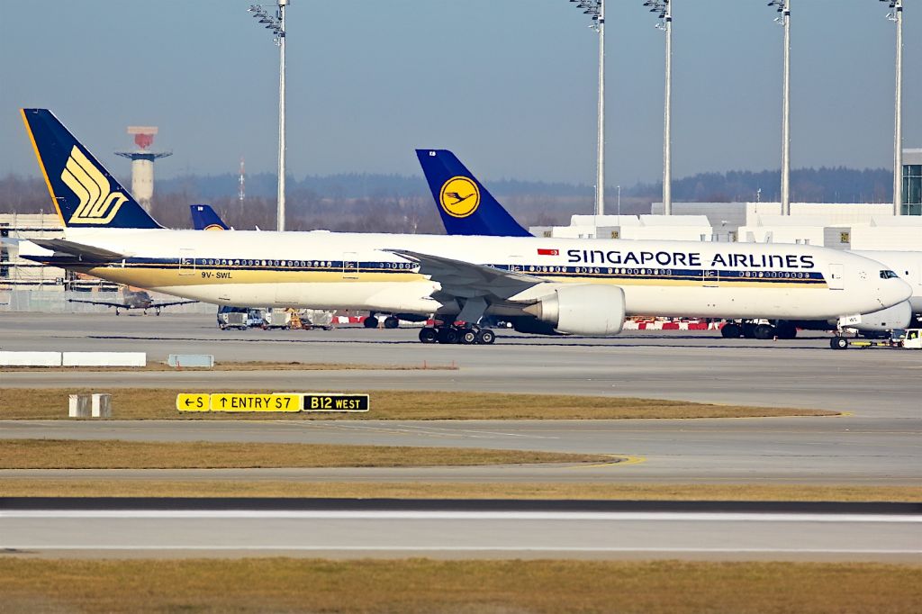BOEING 777-300ER (9V-SWL)