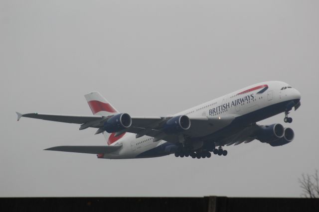 Airbus A380-800 (G-XLEL) - A British Airways A380-800 taking off from LHR, taking off from ruwnay 09R.br /br /Location: Great South-West Road.br /Date: 18.12.22 (dd/mm/yy).