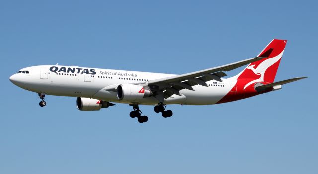 Airbus A330-200 (VH-EBL) - Whitsundays Short Final to Rwy 16R