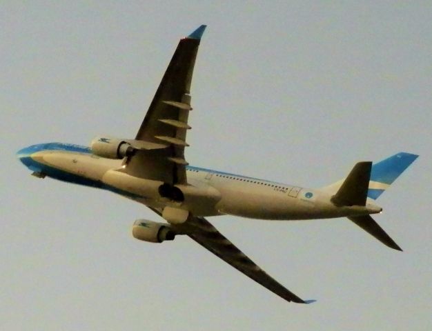 Airbus A330-200 (LV-FNJ)