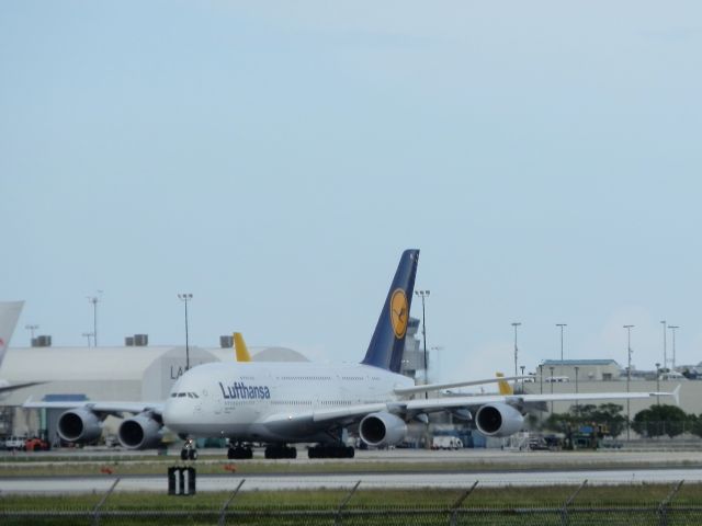 Airbus A380-800 (D-AIML)