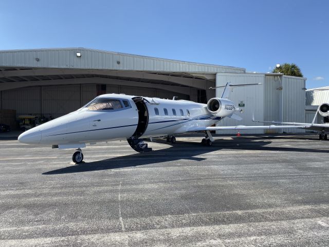 Learjet 60 (N898PA)