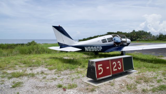 Piper PA-24 Comanche (N8980P)