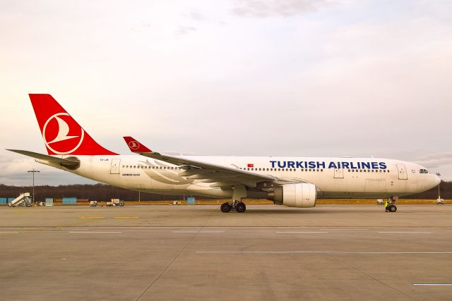 Airbus A330-300 (TC-JIS)