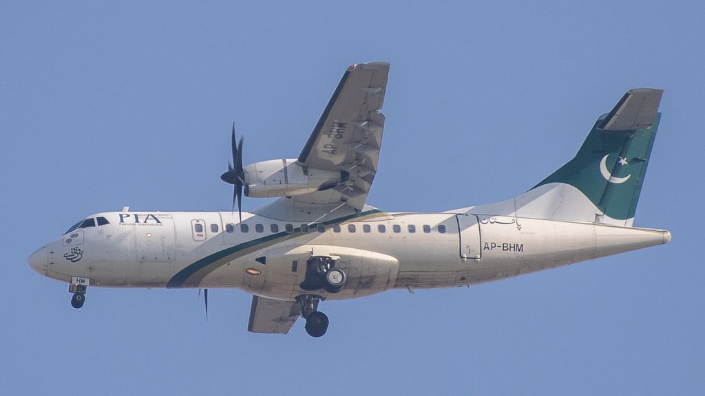Aerospatiale ATR-42-300 (AP-BHM)