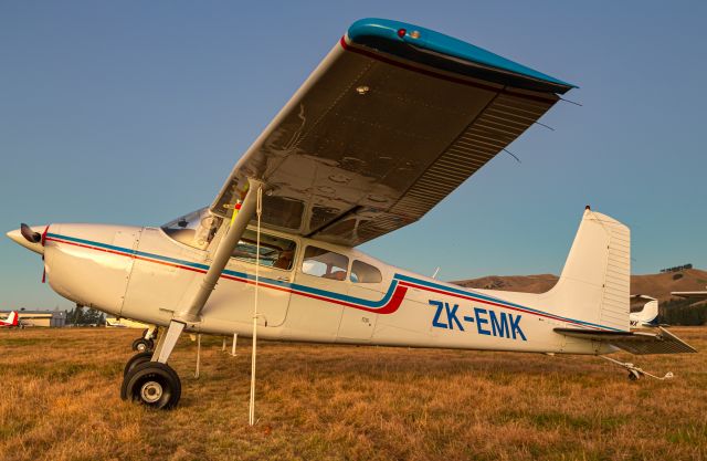 Cessna Skywagon 180 (ZK-EMK)