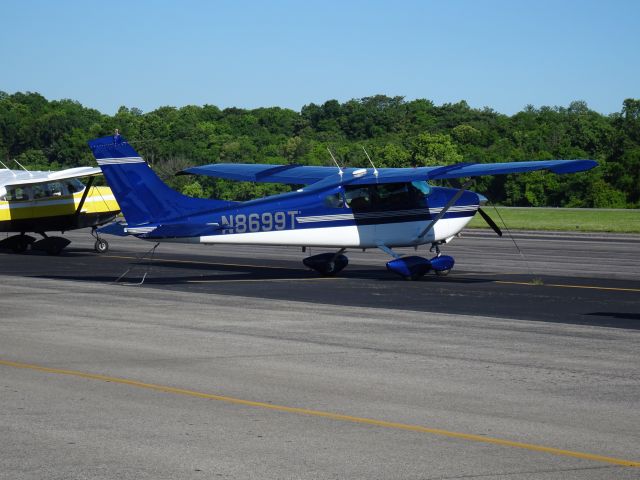 Cessna Skylane (N8699T)