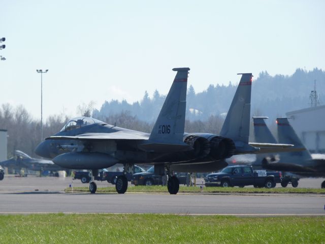 McDonnell Douglas F-15 Eagle (N82016) - This is the noisy end.