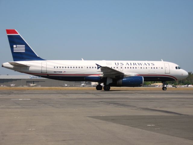 Airbus A320 (N677AW) - Taxiing to gate after landing