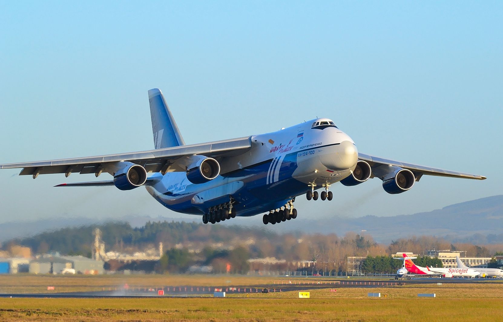 Antonov An-124 Ruslan (RNA82077)