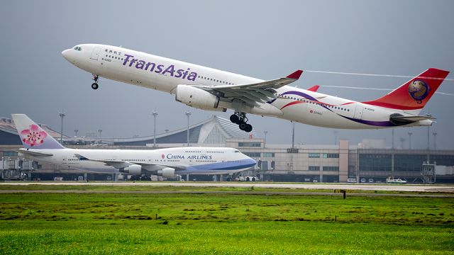 Airbus A330-300 (B-22102)