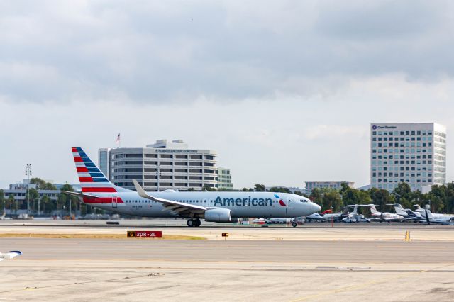 Boeing 737-700 (N844NN)