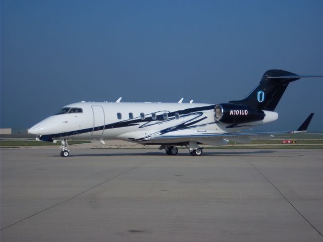 Bombardier Challenger 300 (N101UD) - The new 101UD