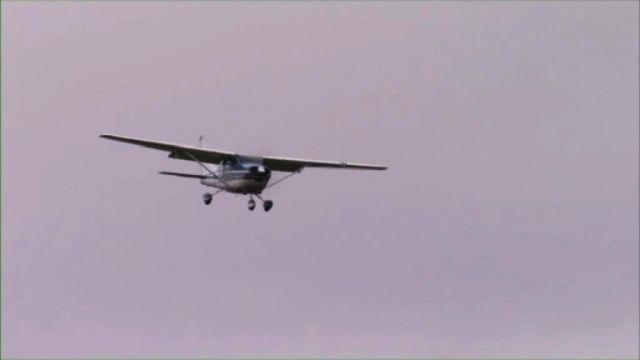 — — - Landing in a very strong crosswind