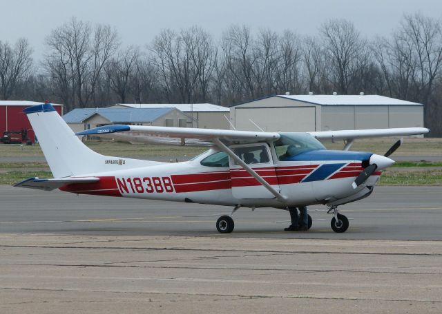 Cessna Skylane (N183BB) - Parked at Downtown Shreveport.