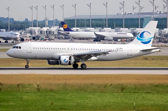 Airbus A320 (LY-VEV)