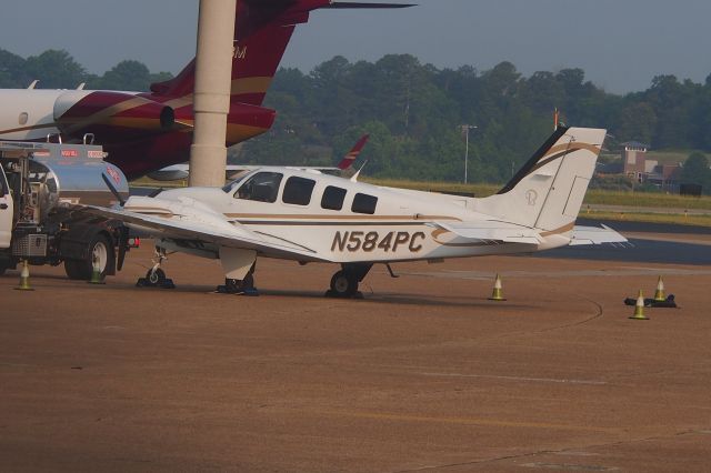 Beechcraft Baron (58) (N584PC)