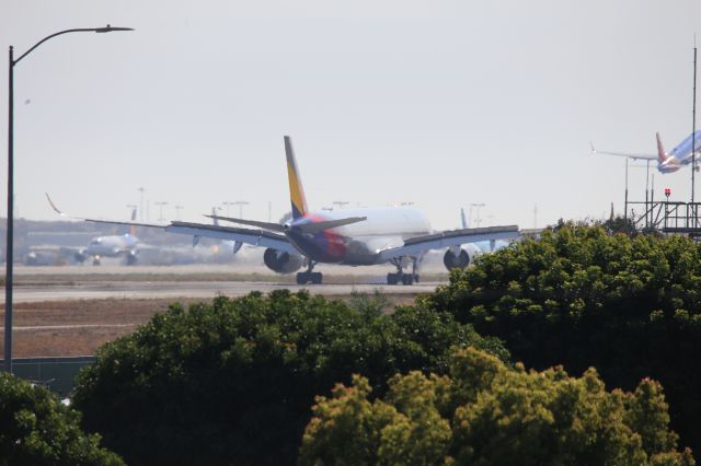 Airbus A350-900 (HL8308)