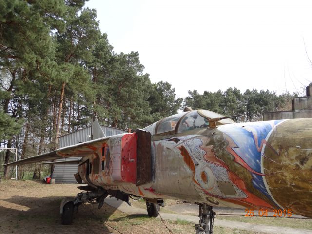 MIG23 — - Mikojan-Gurewitsch=MiG-23,length=17 Meter, Span=14 Meter,first flight 06/1967 -